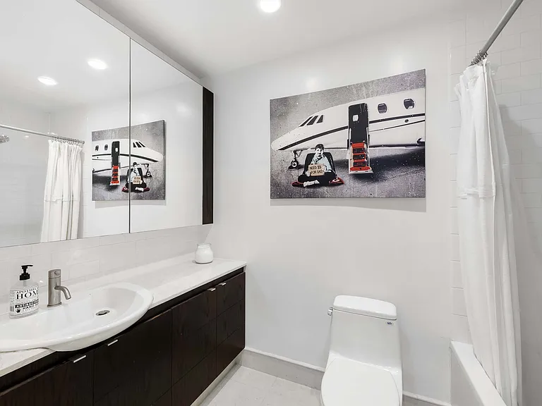 104 Charlton St #1/2E — Photo 15