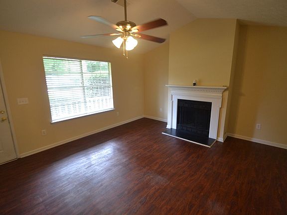 4th image of 2805 Wildflower Ln
