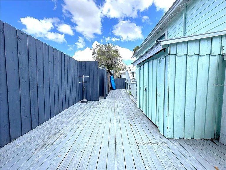 222 NE 1st Ave — Photo 20
