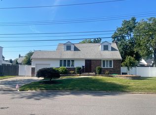27 Elkhart Dr, East Northport, NY 11731