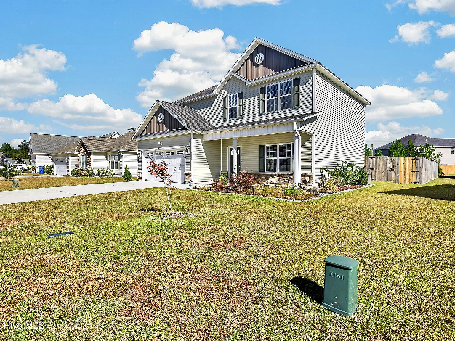 4 bed, 2.5 bath, $2,200 — Photo 3