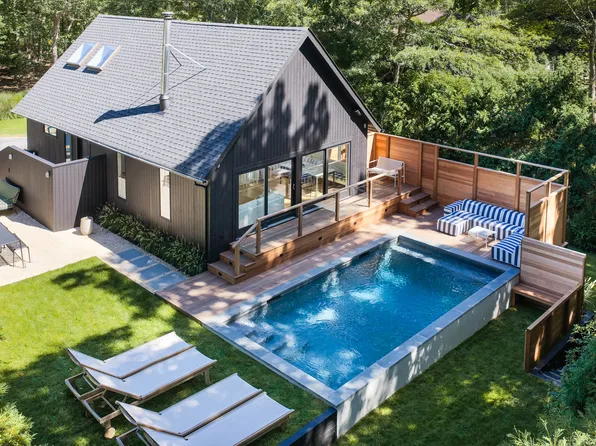 https://photos.zillowstatic.com/fp/62513762473993a0b0f6fc6f08c50701-p_e.webp