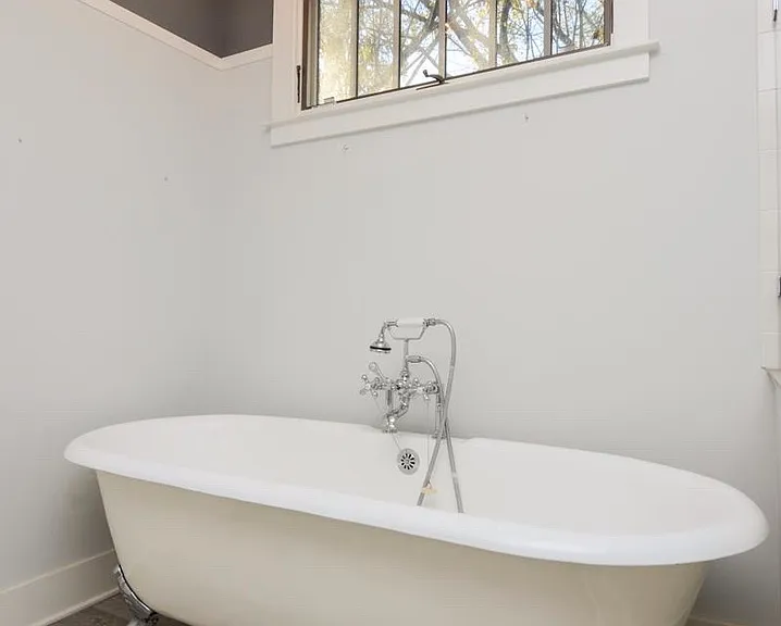 1542 Douglas Ave — Photo 17