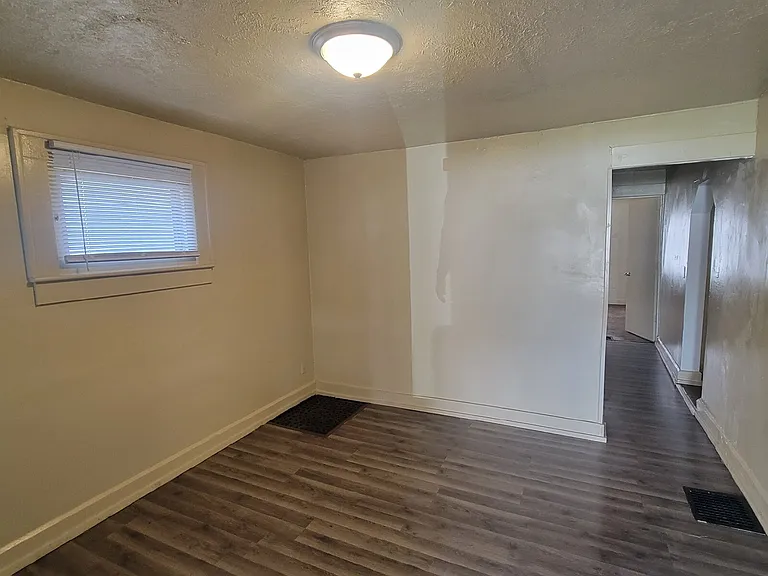 335 S Oakland Ave — Photo 7