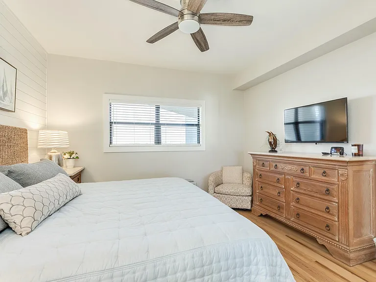 7700 Seawall Blvd #302 — Photo 17