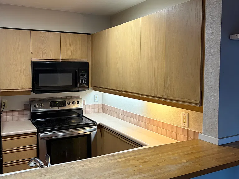 1504 Aurora Ave N — Photo 4