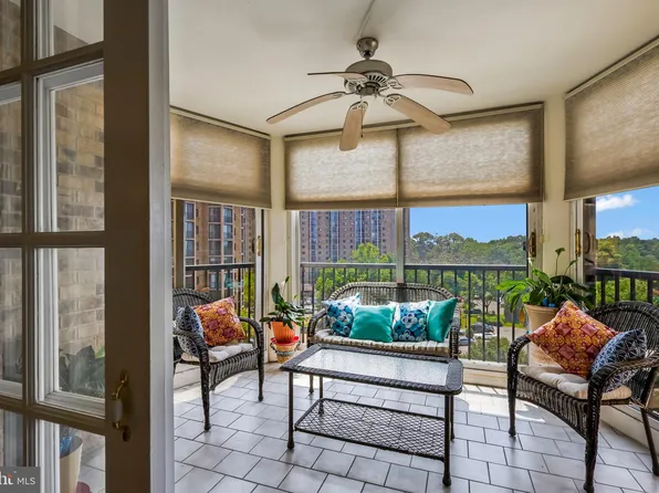 5901 Mount Eagle Dr APT 805, Alexandria, VA 22303