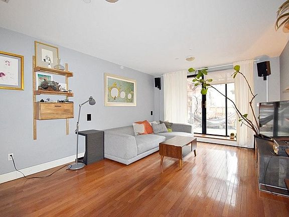 4th image of 80 Meserole St APT 1N