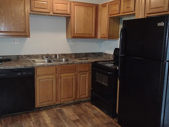 2nd image of 8409 E 110th St