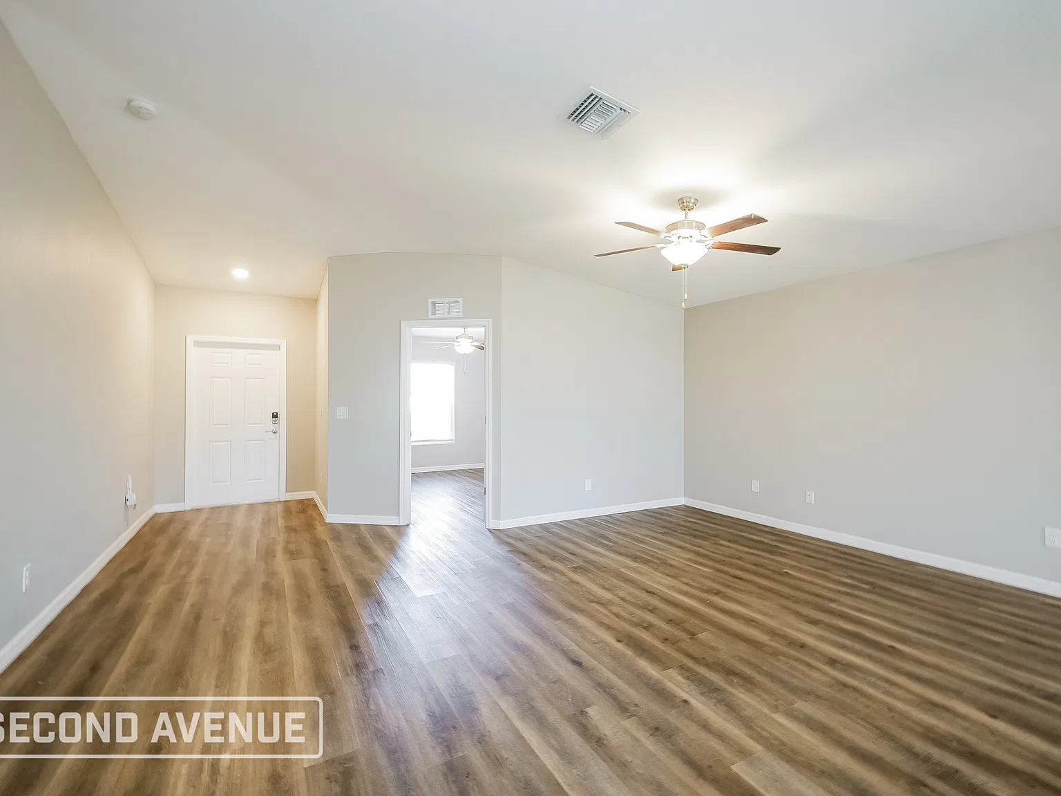 4 bed, 2.0 bath, 1833 sqft, $2,019 — Photo 4