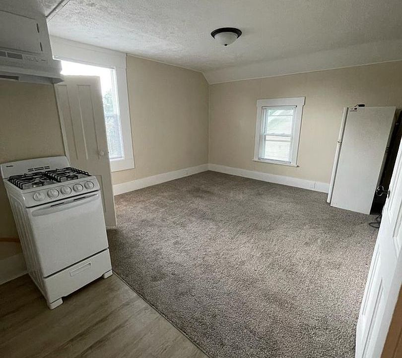 2nd image of 542 W 4th St #3
