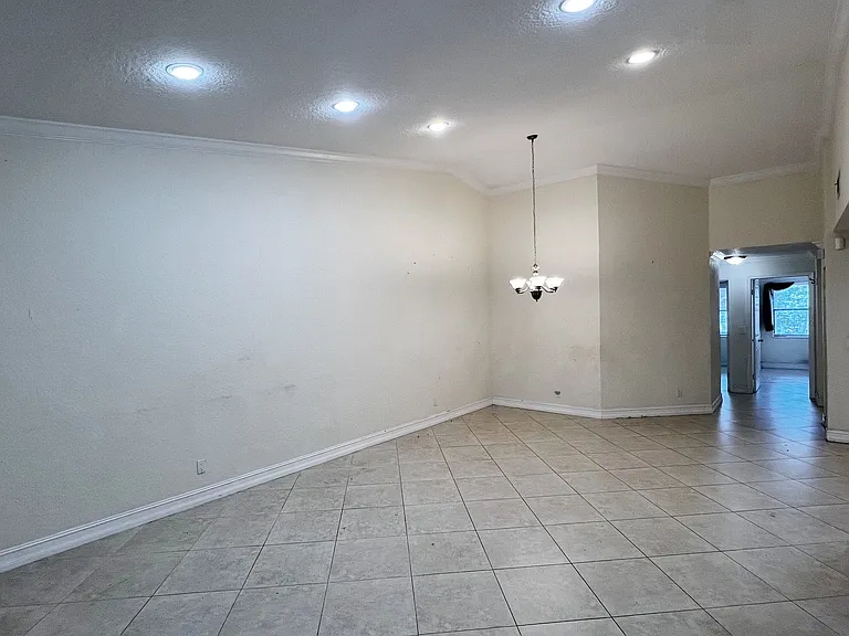 9617 Riverside Dr #6 — Photo 9