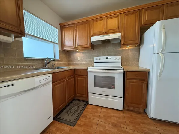 8135 Sunrise Lakes Blvd APT 302, Fort Lauderdale, FL 33322