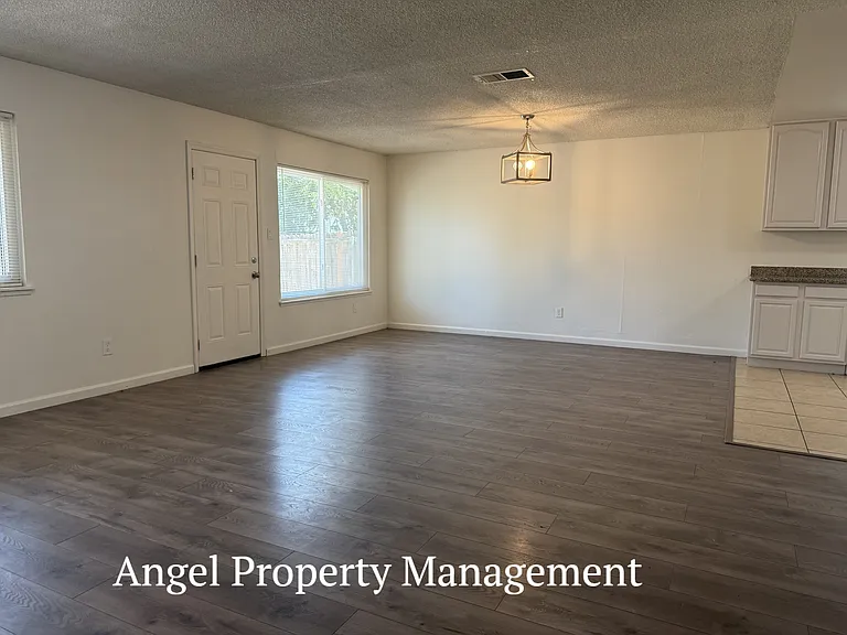 7927 Albion Way — Photo 4