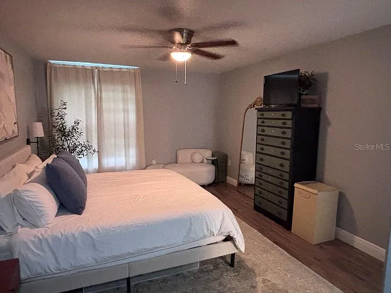 1004 Chateau Cir — Photo 29