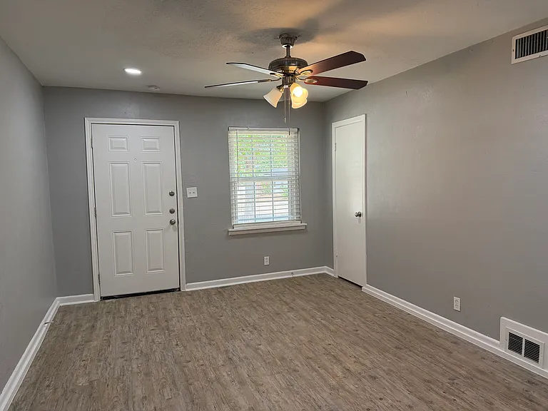 2505 Normont Cir — Photo 9