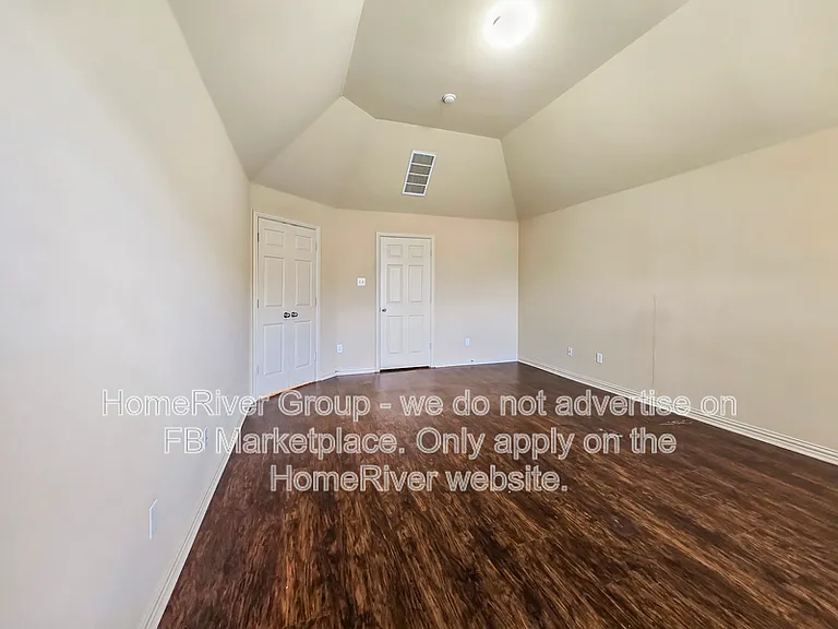 643 E Sandra Ln — Photo 10
