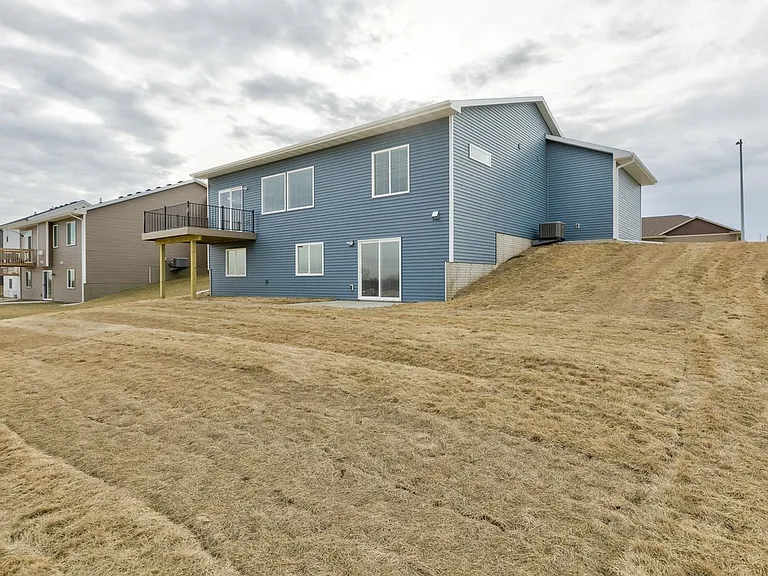 2444 N 8th Ave E — Photo 19