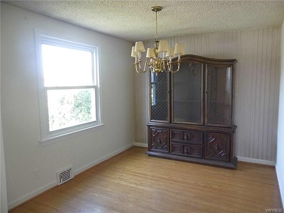 4th image of 179 Cresthill Ave