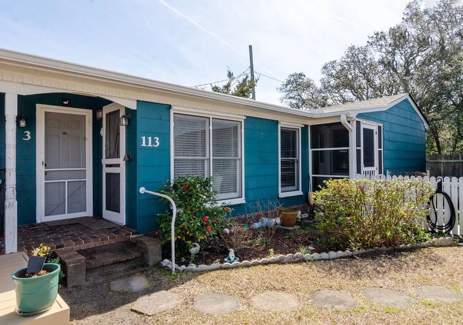 (K173) 113 S. 4th Avenue Room 3 Kure Beach, NC 28449 — Photo 1