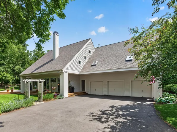 10984 Jackson Dr, Eden Prairie, MN 55347