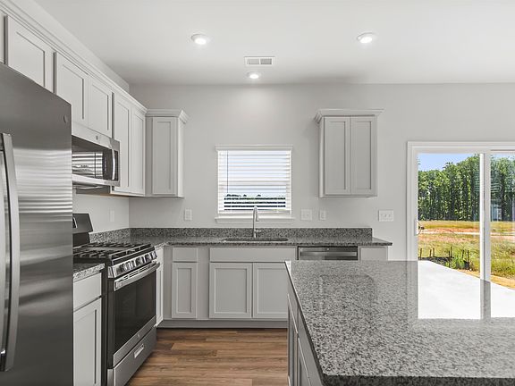 4th image of 152 Randwick Ln