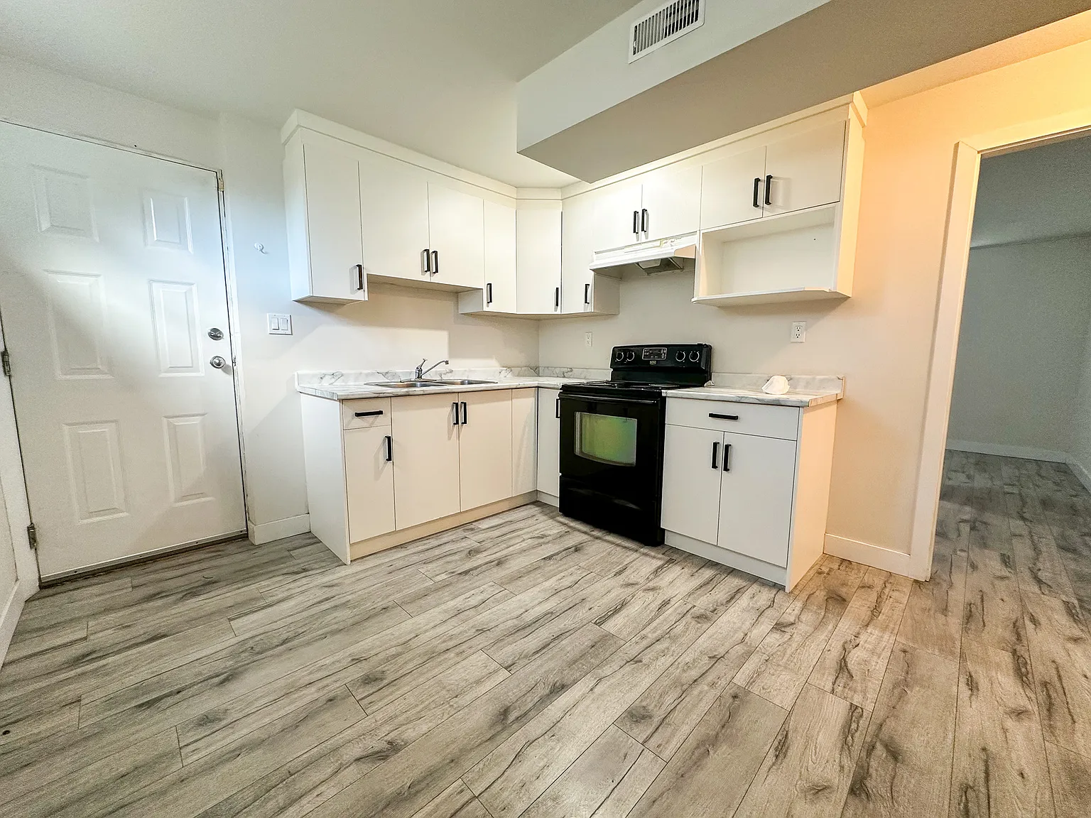 2111 Sherwood Cres #Basement photo 1
