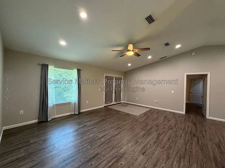 5553 Riviera Dr — Photo 5
