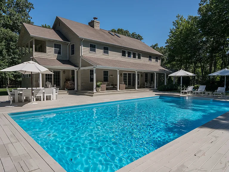 39 Fresh Pond Rd — Photo 1