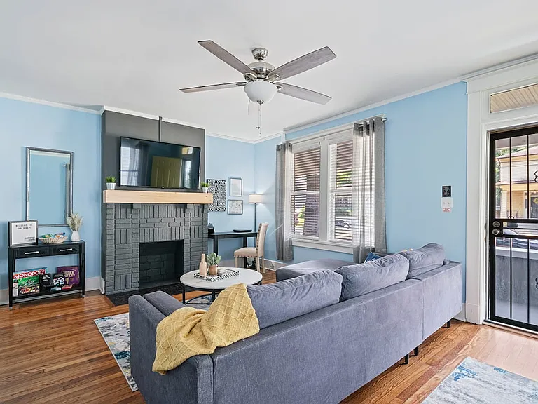 2036 Linden Ave — Photo 2
