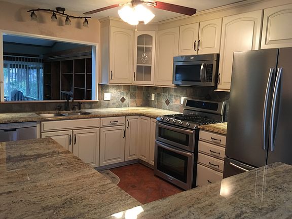 Kitchen, Work Station + Bar
