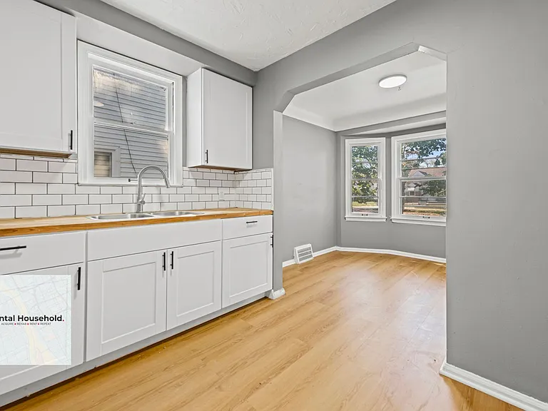20296 Waltham St — Photo 5