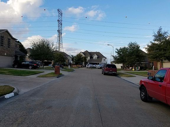 5th image of 2301 Neches Dr