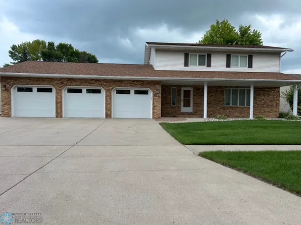 3626 21st St S, Fargo, ND 58104