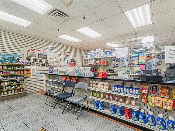 5th image of 174 Avenue O