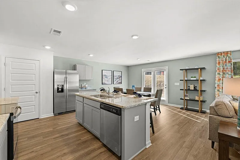 5 bed, 2511 sqft, $2,500 — Photo 4