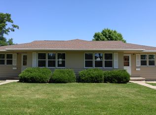 425 W 17th St, Cedar Falls, IA 50613