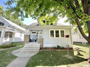 725 S 8th St, Clinton, IA 52732