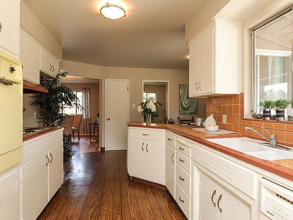 3rd image of 1555 Koch Ln