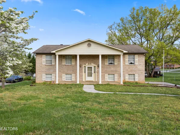 2711 Greenway Dr, Maryville, TN 37803