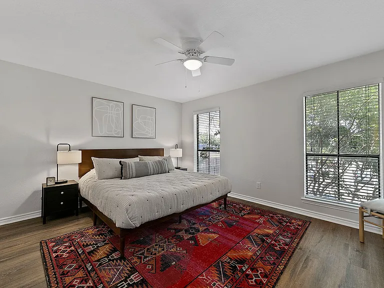 Lakeside Apartments — Photo 12