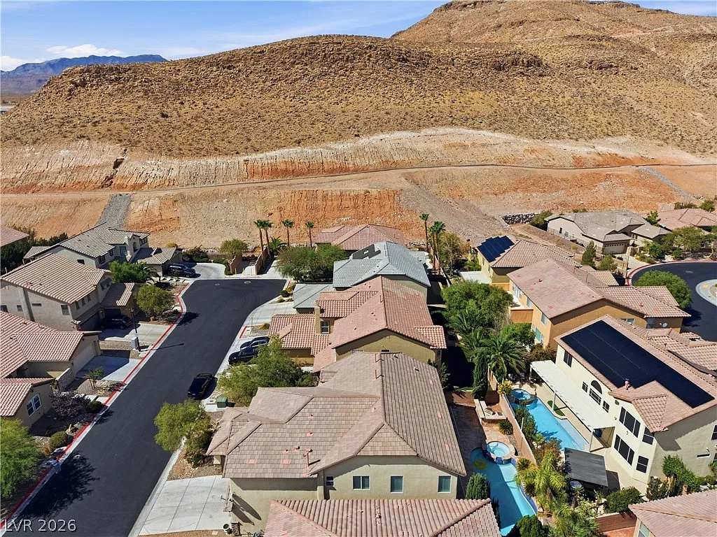 5 bed, 2.5 bath, 3790 sqft, $3,800 — Photo 3