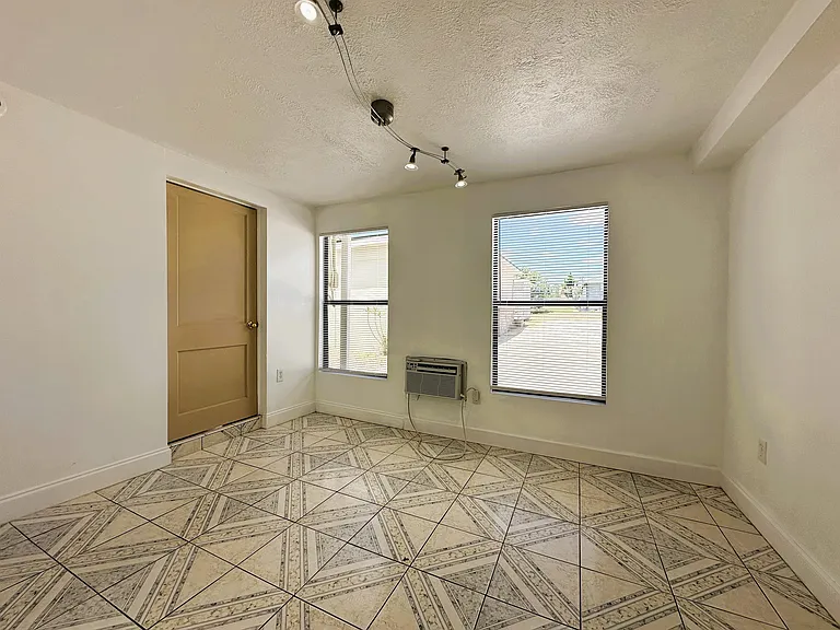 315 Ridge Manor Dr #7 — Photo 4