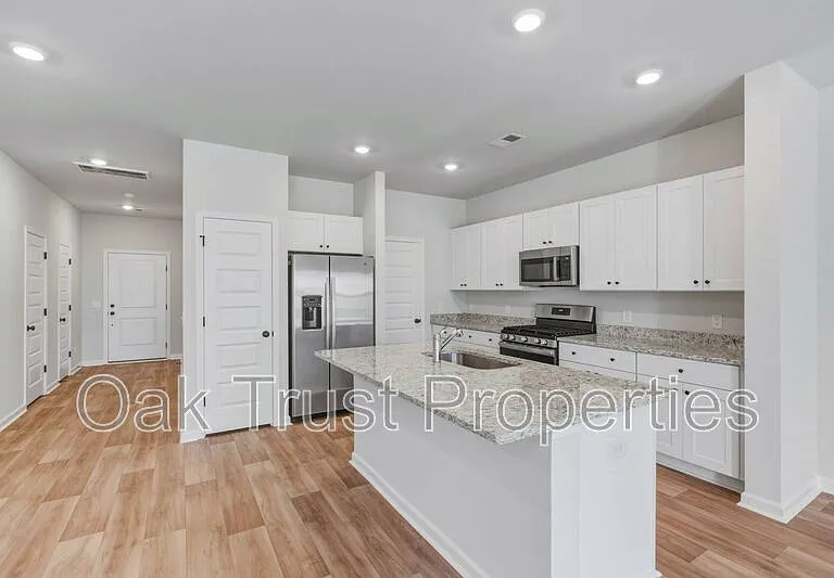 753 Ridgley Dr — Photo 7