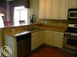 3rd image of 1365 Hillcrest Dr #1