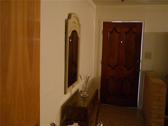 2nd image of 2405 N Glen Dr