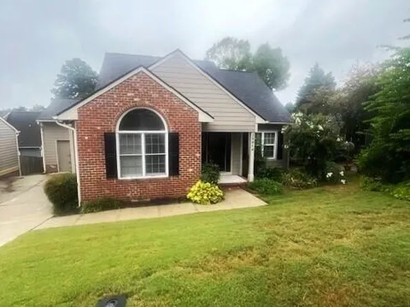 2941 Amelia Dr, Fayetteville, NC 28304