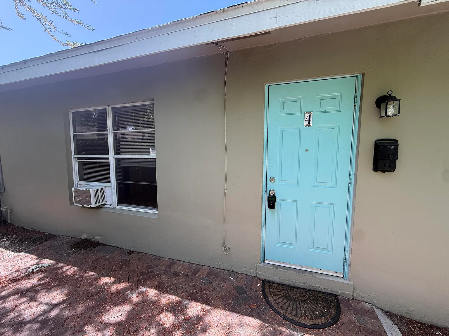 2 bed, 1.0 bath, 1360 sqft, $1,749 — Photo 2