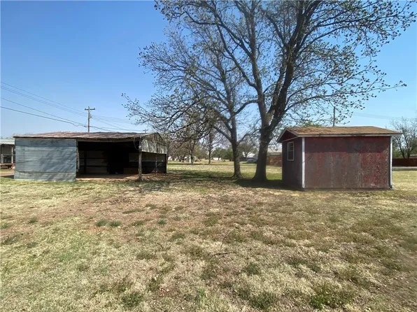 622 N Dena St #1, Cordell, OK 73632