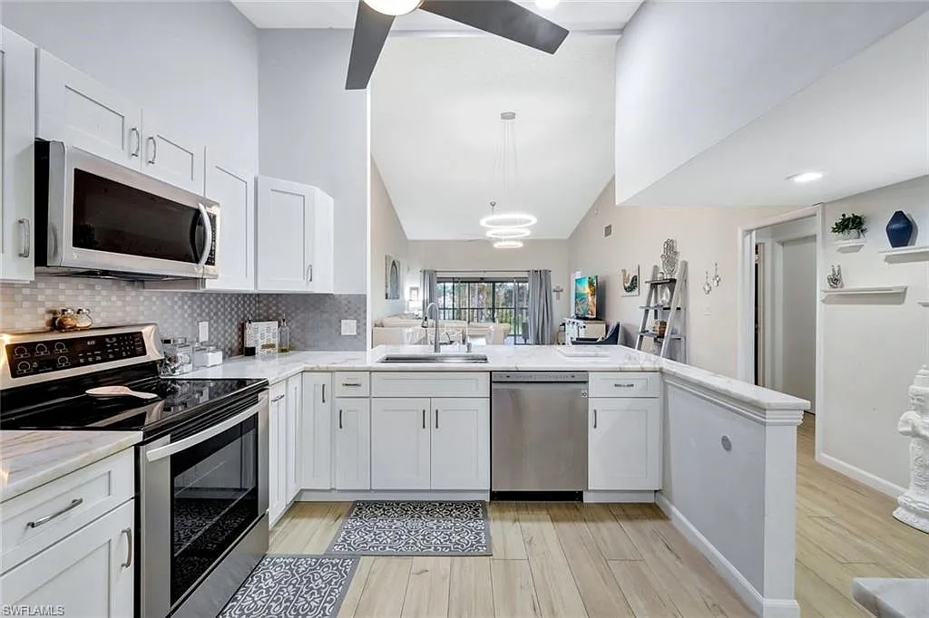 2 bed, 2.0 bath, 1286 sqft, $6,000 — Photo 3
